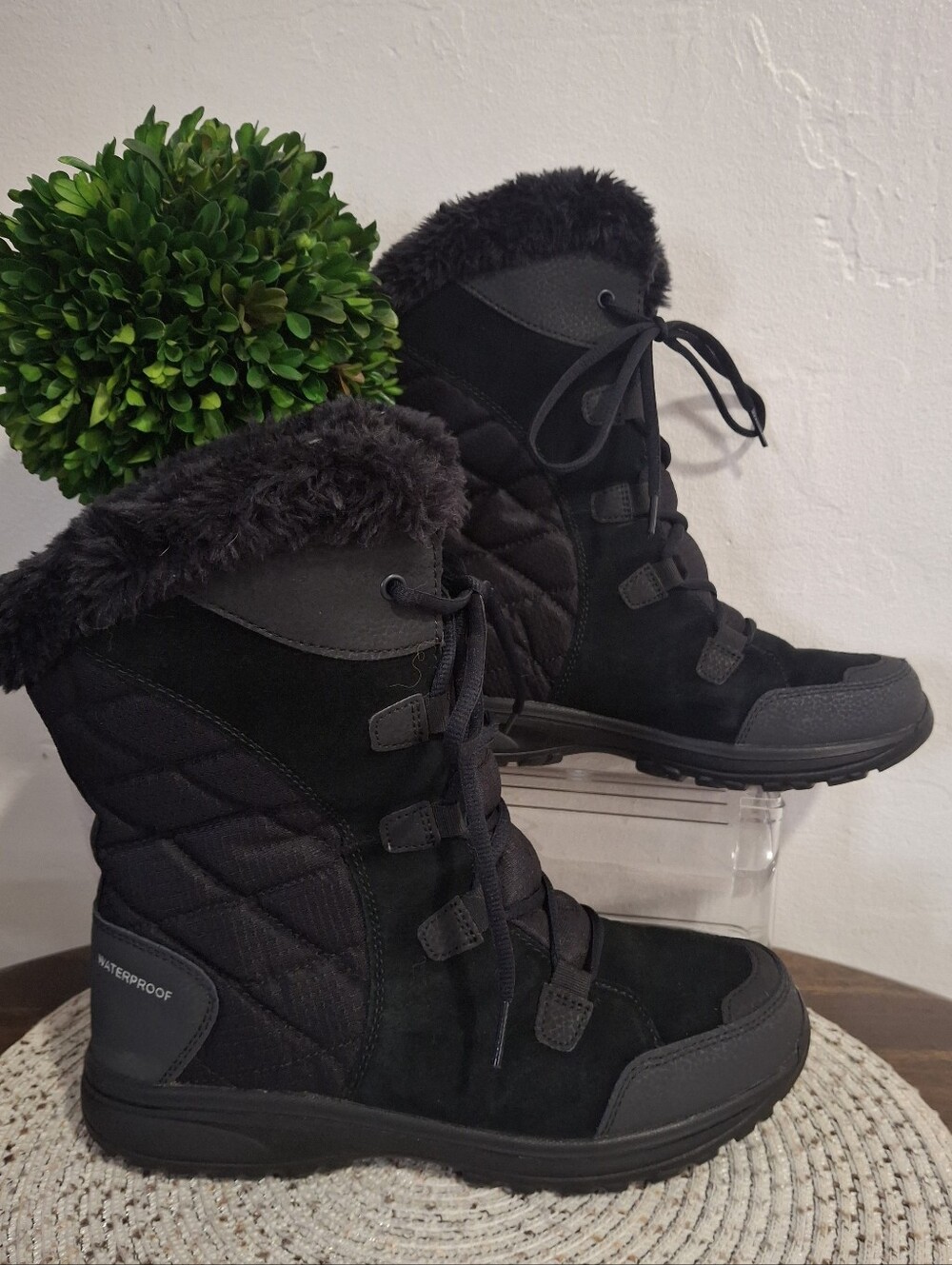 Women’s Columbia Ice Maiden ll Waterproof Winter Lace-Up Boots Size 9.